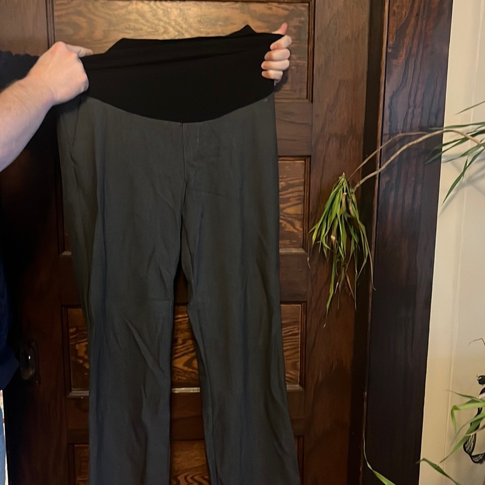 Brand new size medium maternity pants from Motherhood